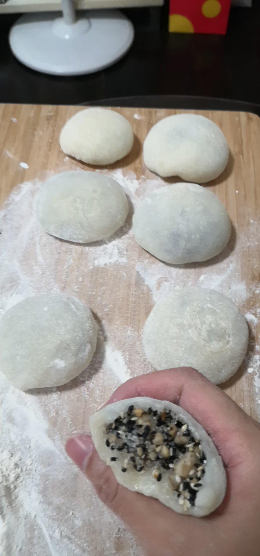 妈妈的最爱--花生芝麻糯米糍凉糕（附带烤花生做法）