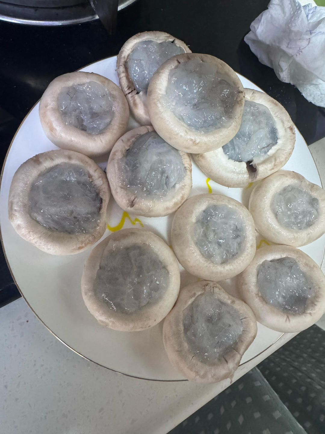 一口爆汁的虾滑酿口蘑