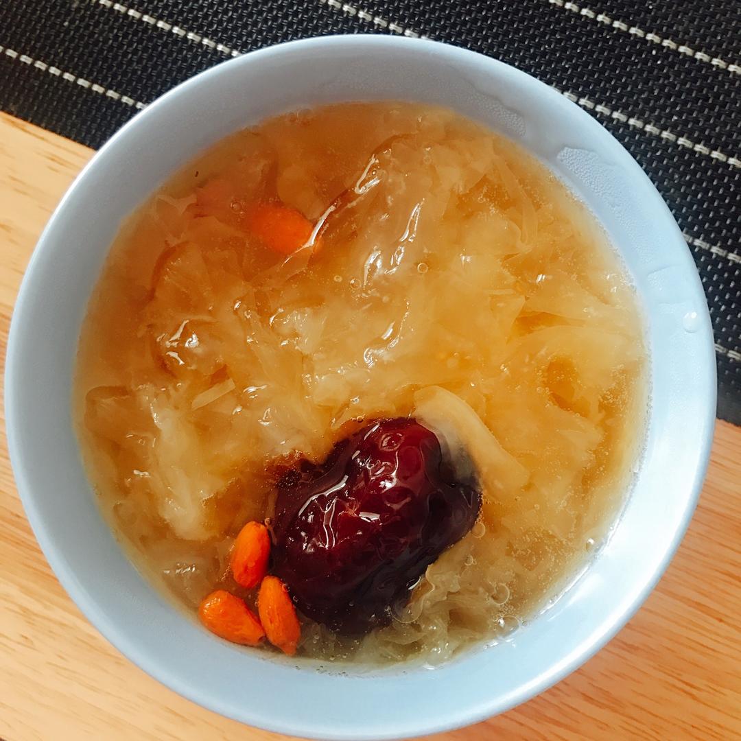 红枣枸杞银耳羹
