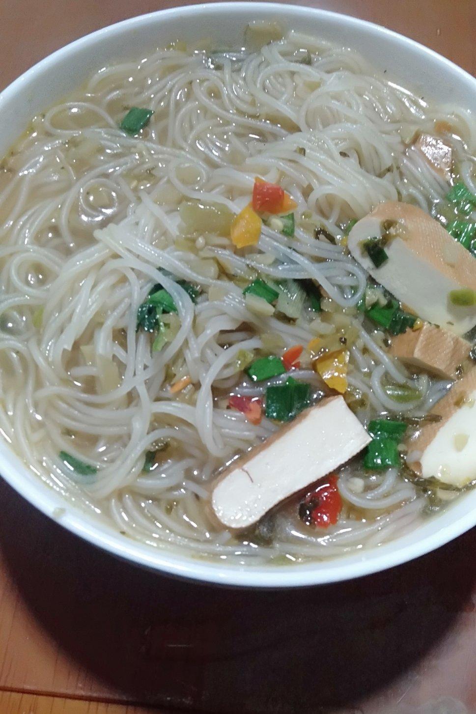 快手汤｜大白菜鸡蛋粉丝汤