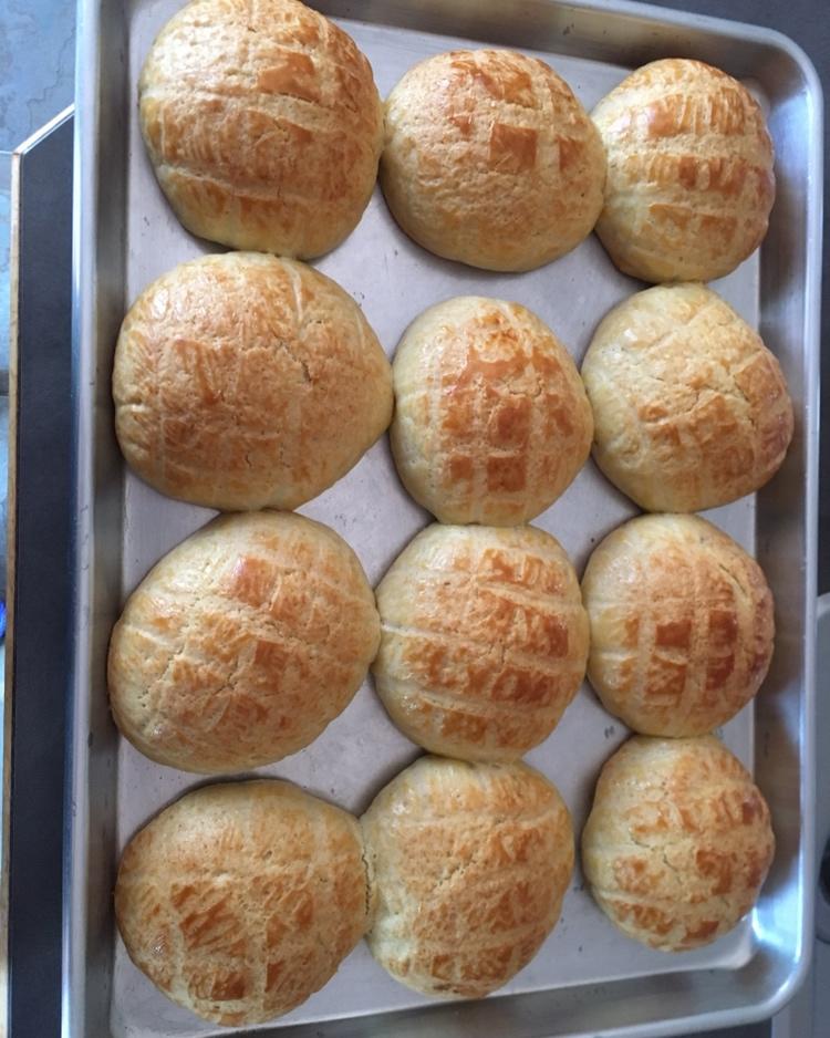好吃到炸裂的港式菠萝包（附带制作酥皮的小视频）