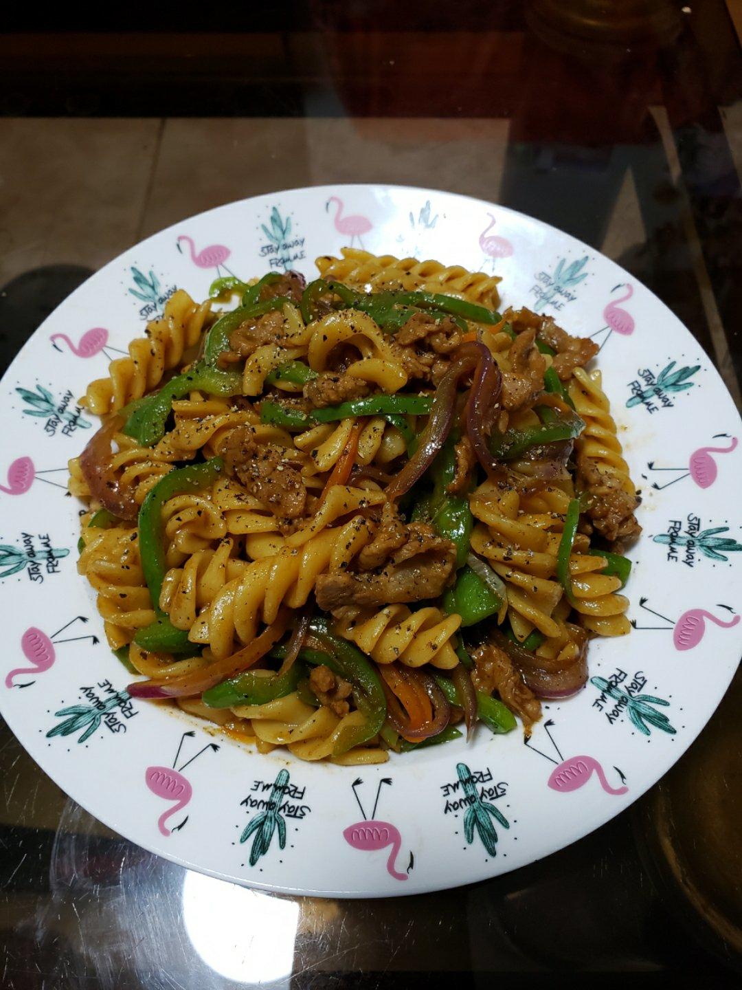 黑椒牛柳炒意粉