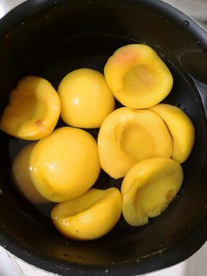 冷冻黄桃 罐头的做法 步骤1