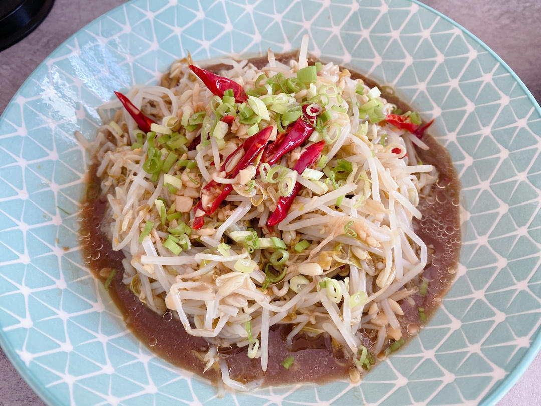 厨师长教你：“凉拌豆芽”的费时做法，口感爽脆味道很赞，收藏