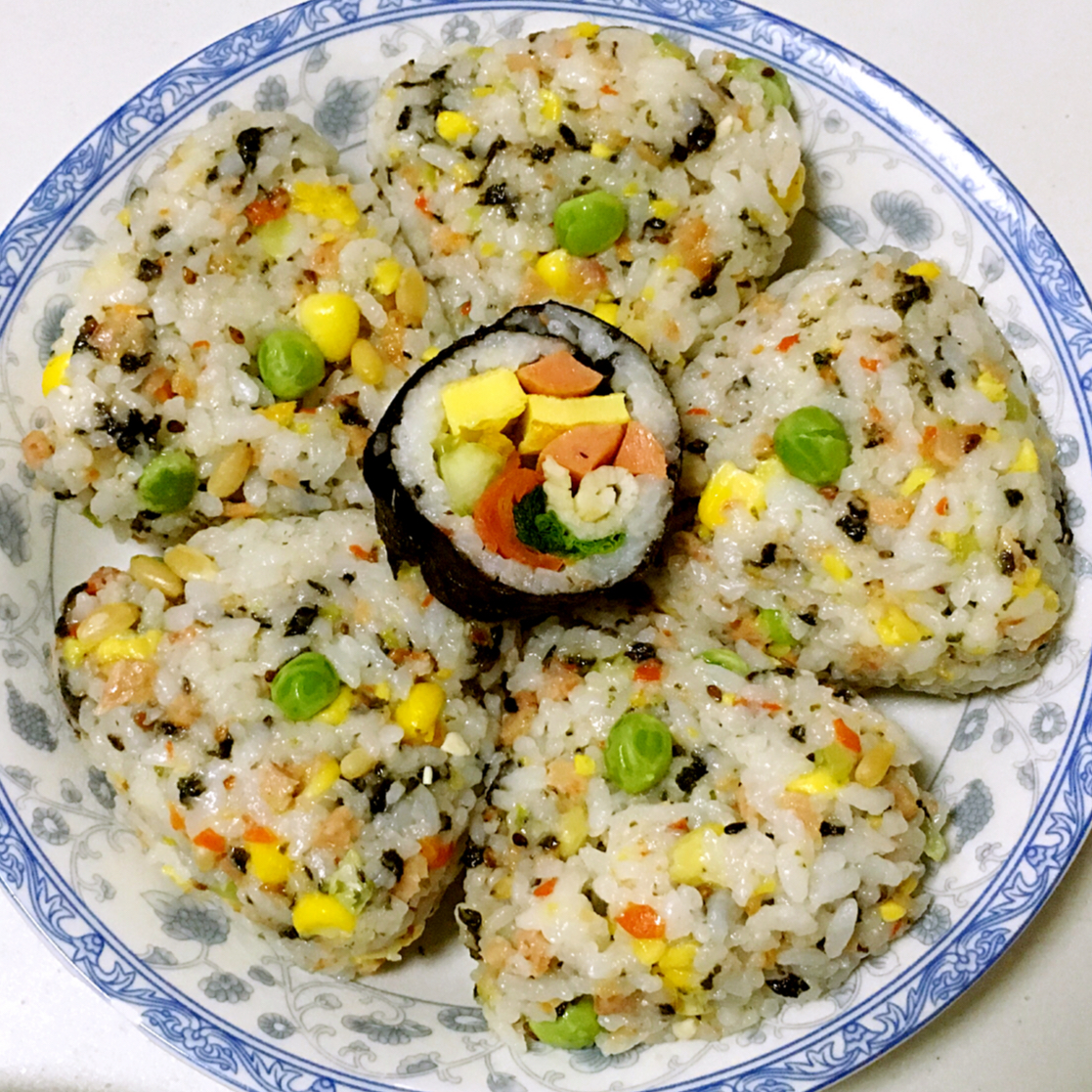 金枪鱼芝麻手捏饭团