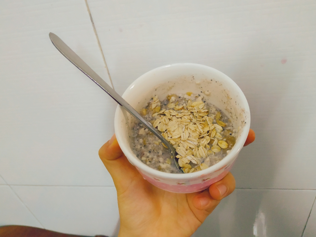 低卡饱腹的香蕉燕麦酸奶的做法