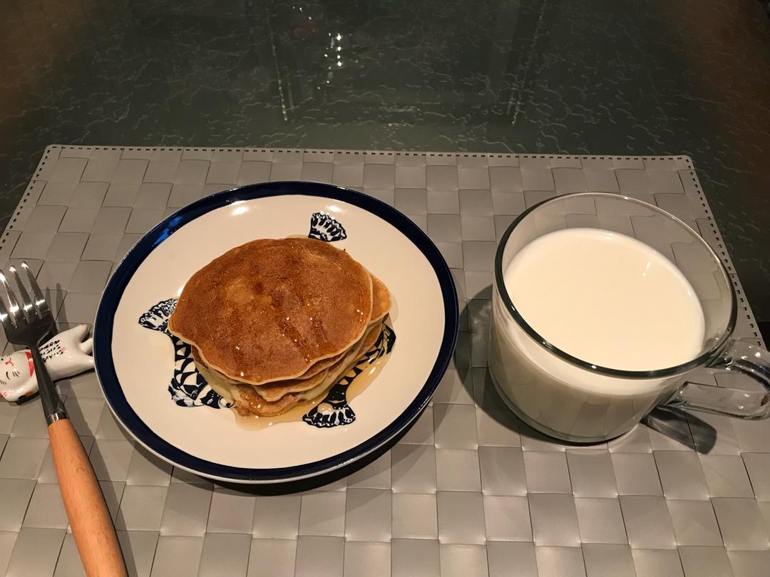 【减脂早餐】无油香蕉松饼（超简单）