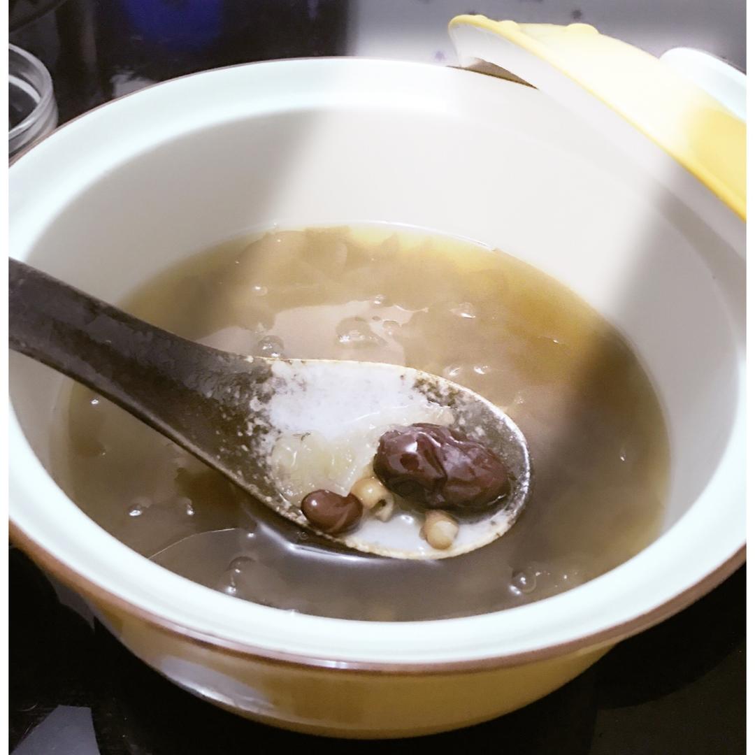 红枣薏米银耳羹