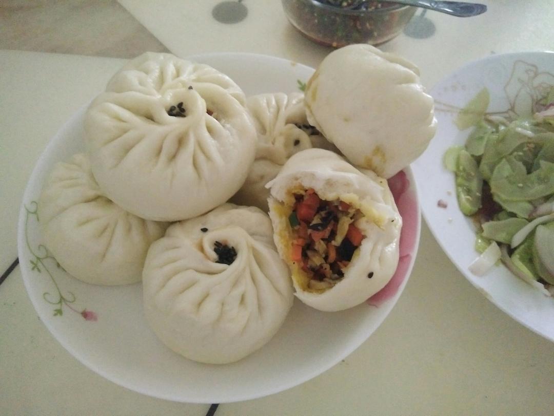 胡萝卜木耳鸡蛋素包子