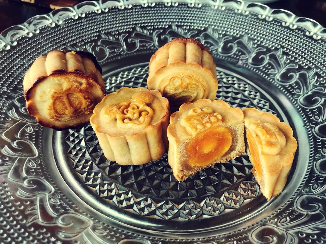 广式莲蓉（豆沙）蛋黄月饼（超详细步骤）