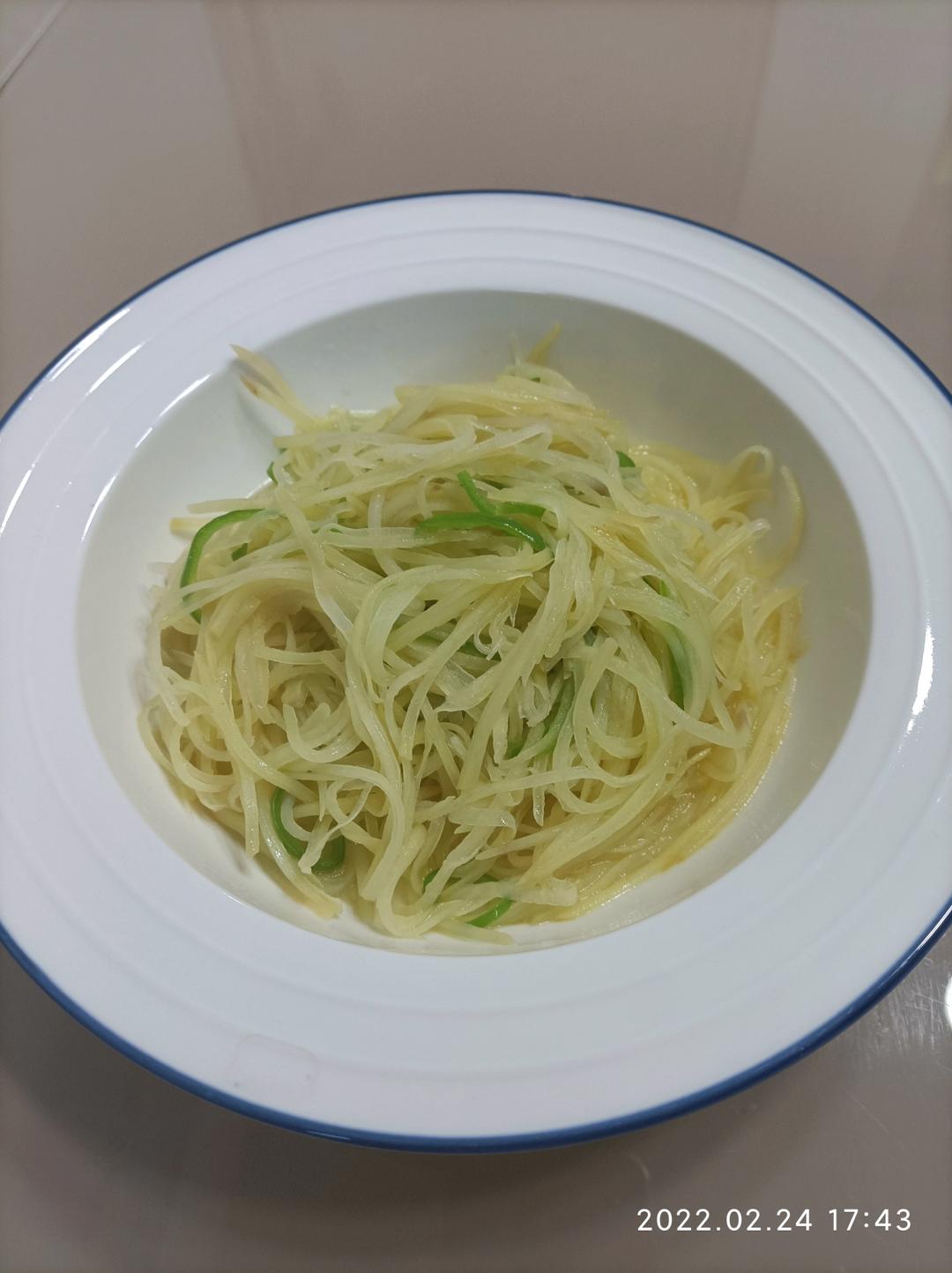 【家常味土豆丝 】8秒搞定爽脆土豆丝，名厨亲授菜谱，秒杀路边馆子！