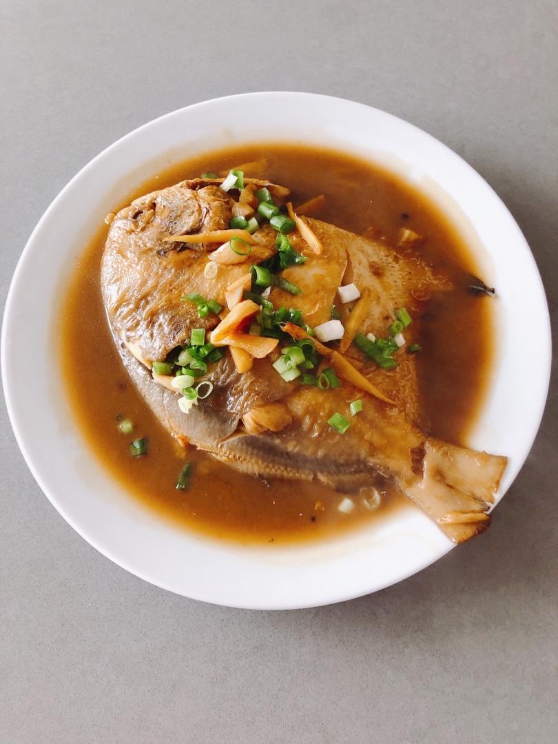 传统中式红烧平鱼