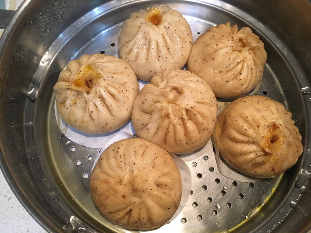香嫩多汁鲜肉包子（香菇猪肉包）