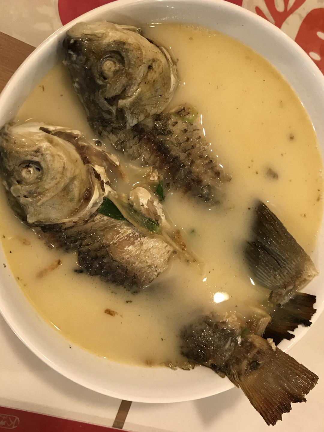 春日鲫鱼汤的做法