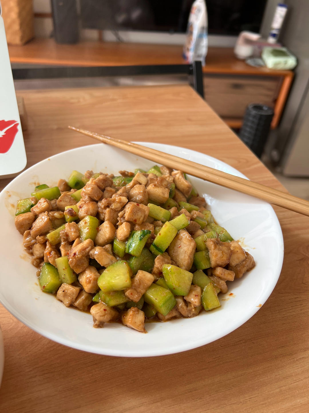 清爽解腻的黄瓜炒鸡胸肉，低脂低卡减肥食谱