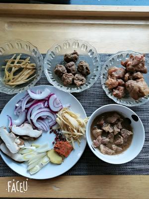 鸡块牛肉丸子砂锅的做法 步骤3