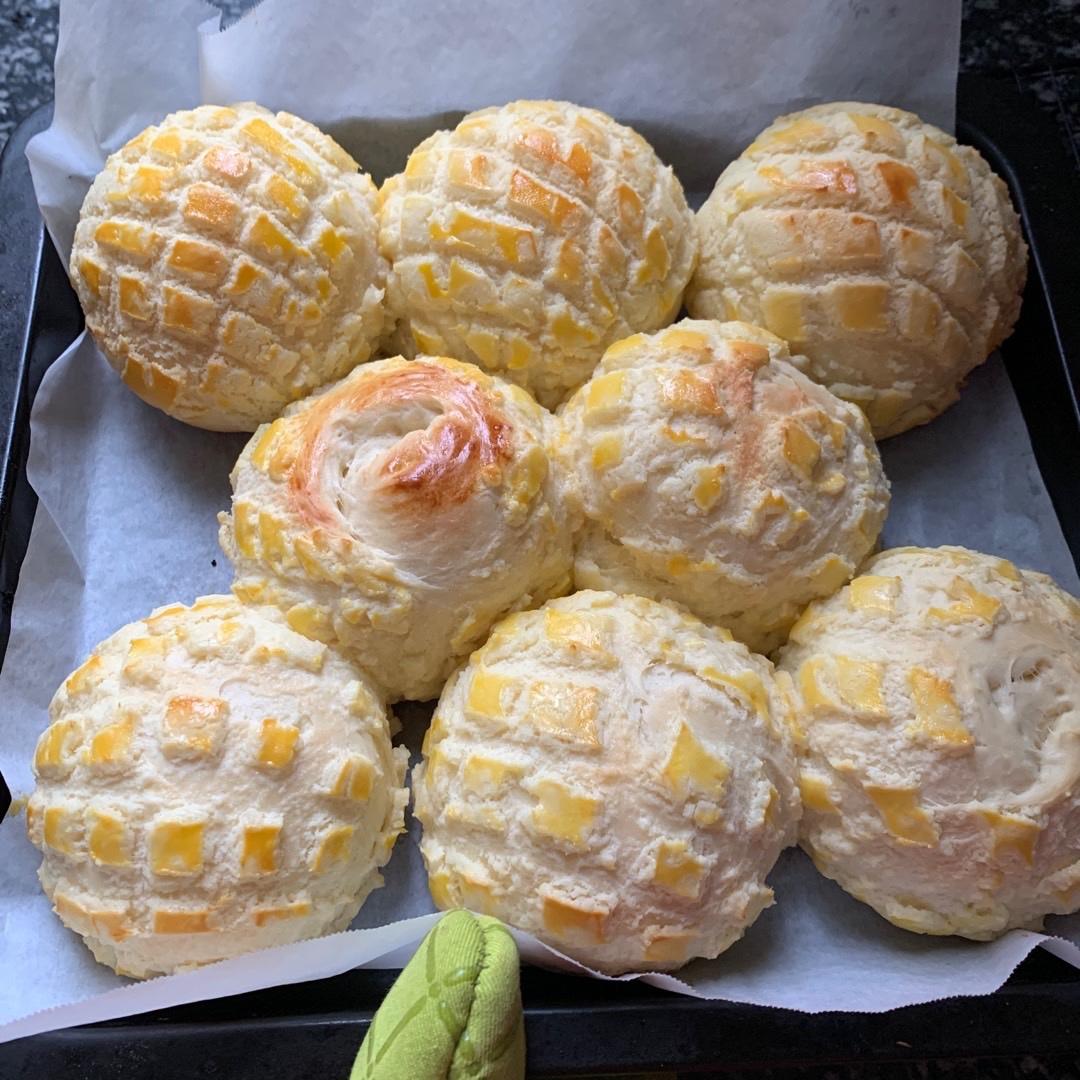 好吃到炸裂的港式菠萝包（附带制作酥皮的小视频）