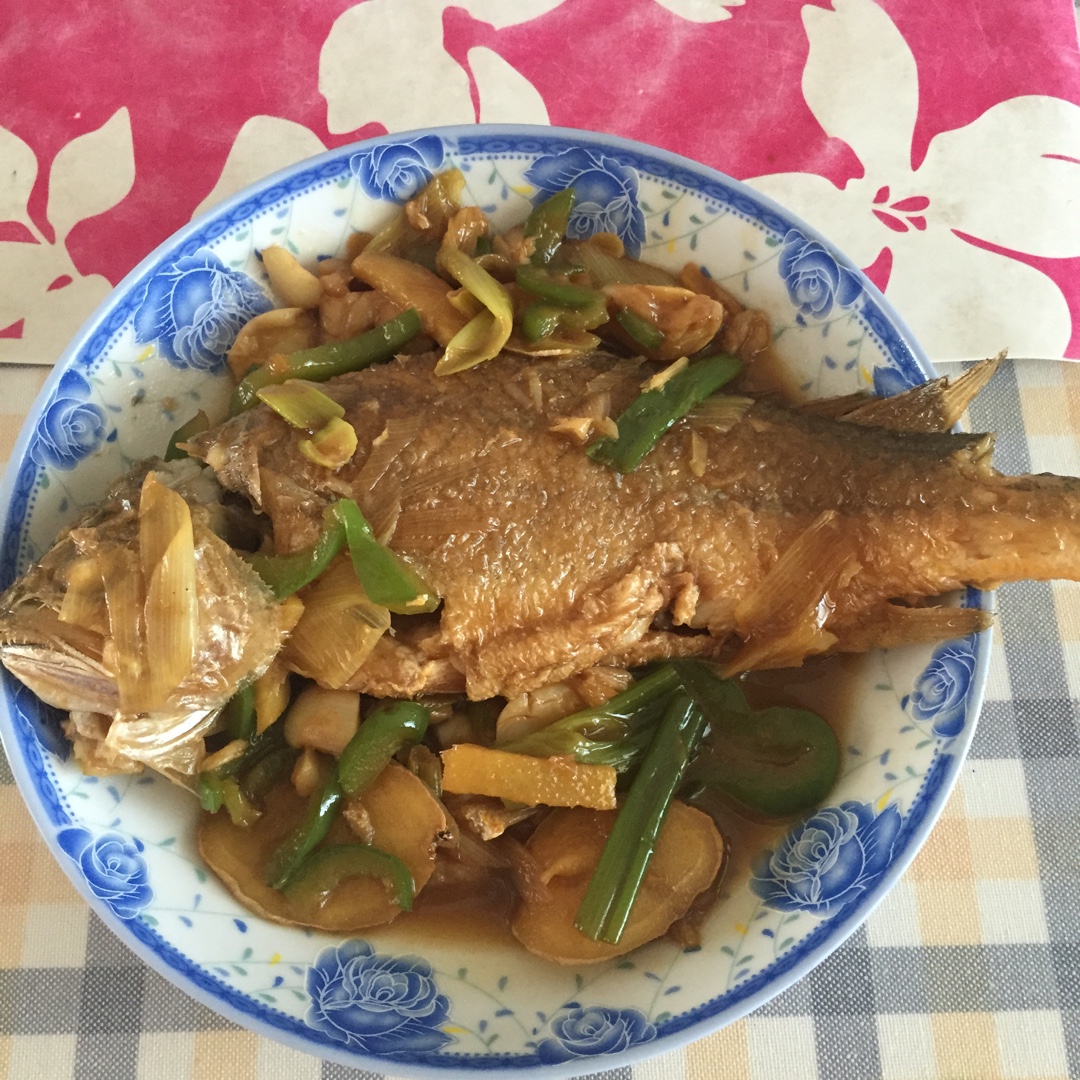 红烧黄鱼—鱼皮不破的小窍门