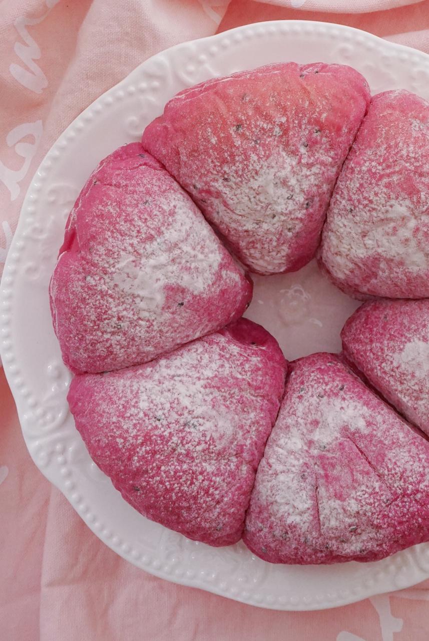 💕少女心biu biu biu 💕 肉松馅的火龙果面包