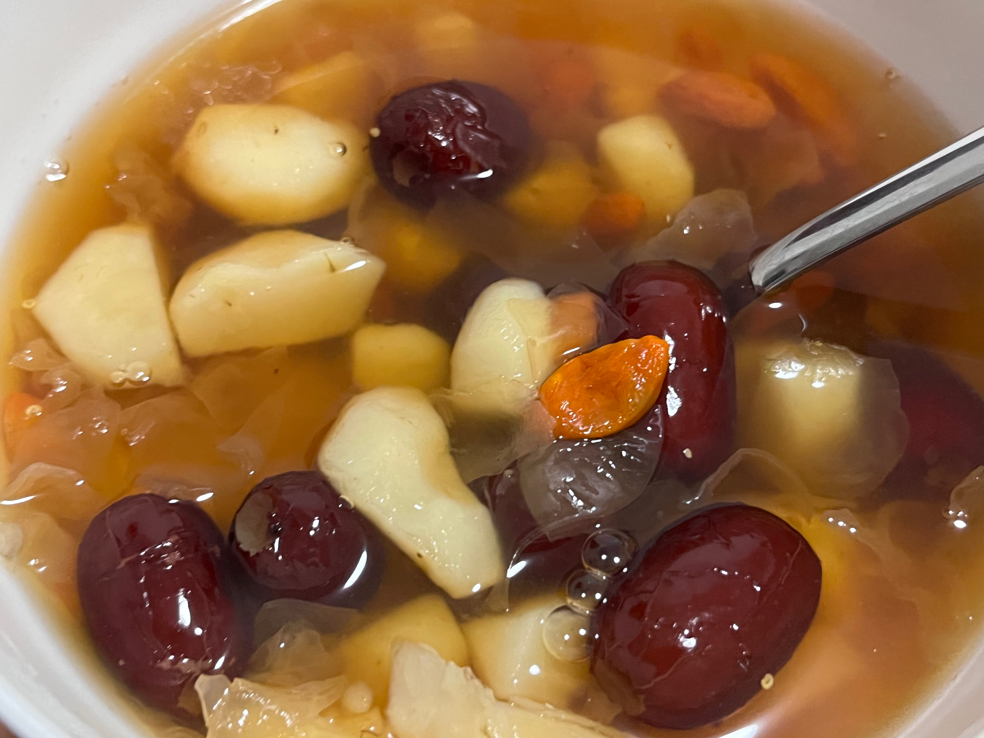 银耳荸荠甜汤，消食除胀，冬天“超级”养胃！