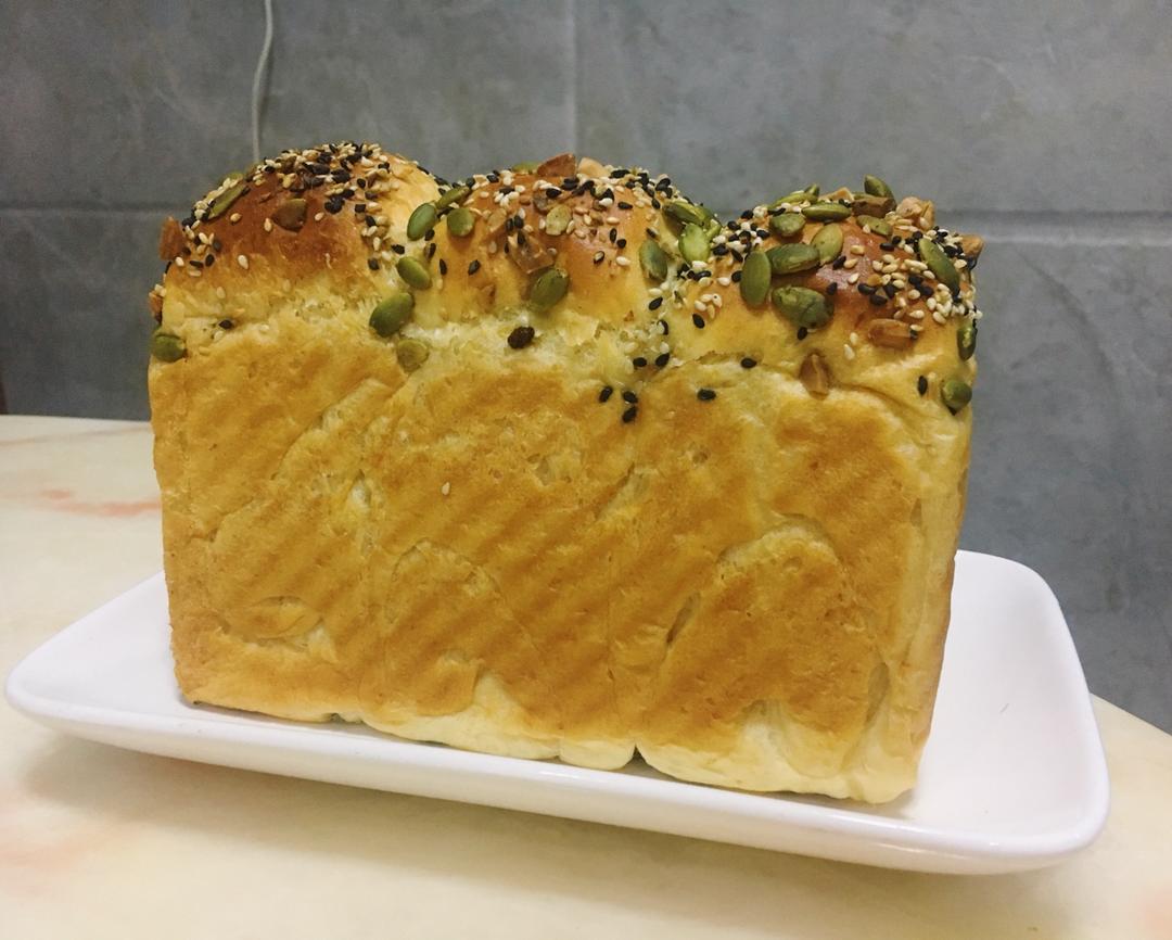 高纤葡萄干燕麦吐司