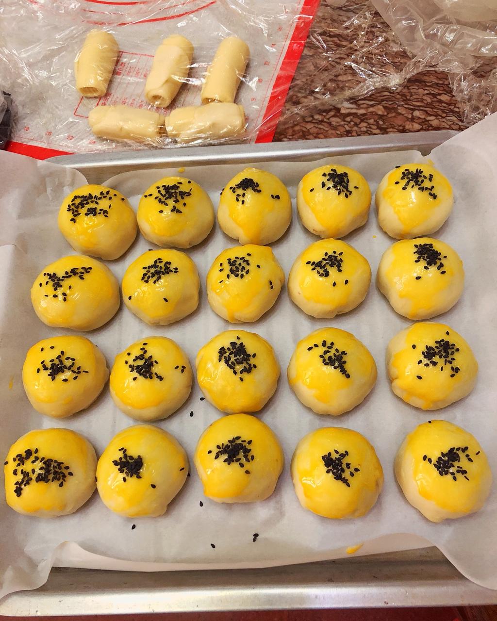 黄妈烘焙做的麻薯蛋黄酥