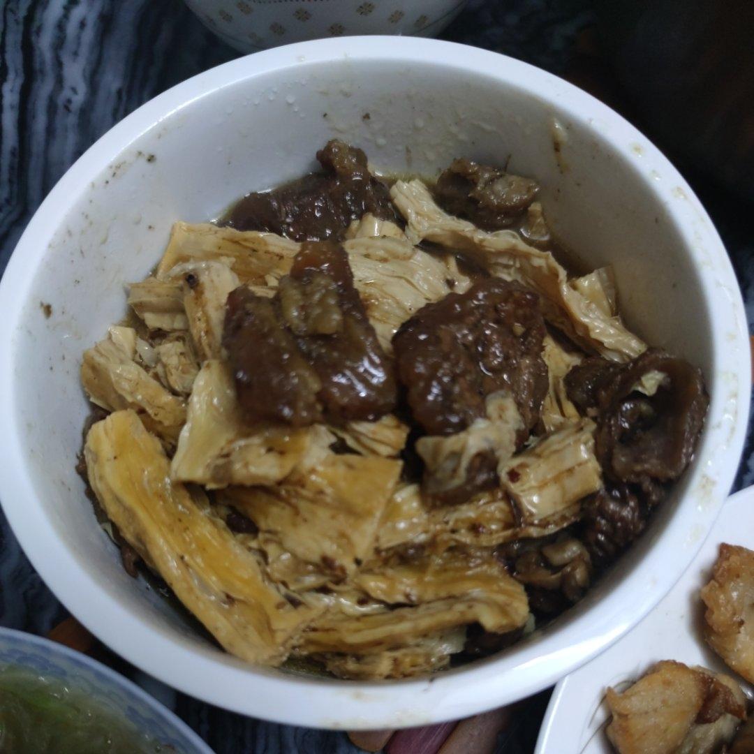 南乳腐竹牛腩煲