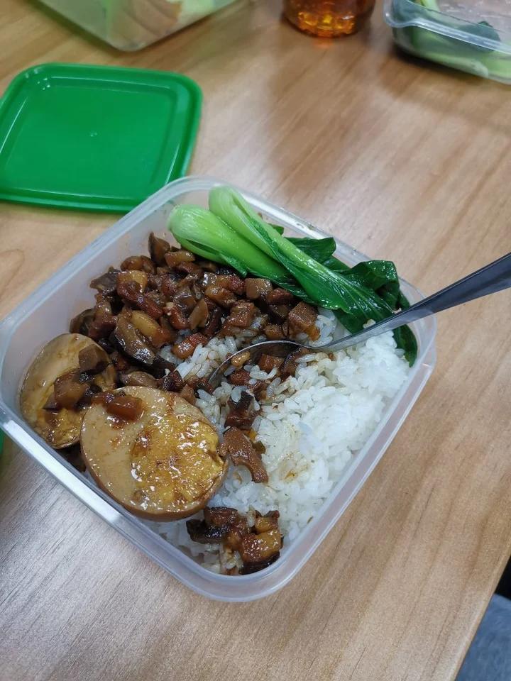 洋葱酥卤肉饭