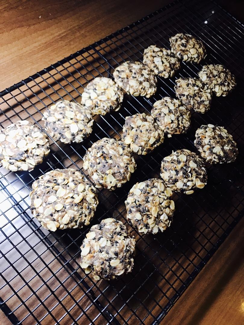 素食:有机燕麦芝麻大饼干