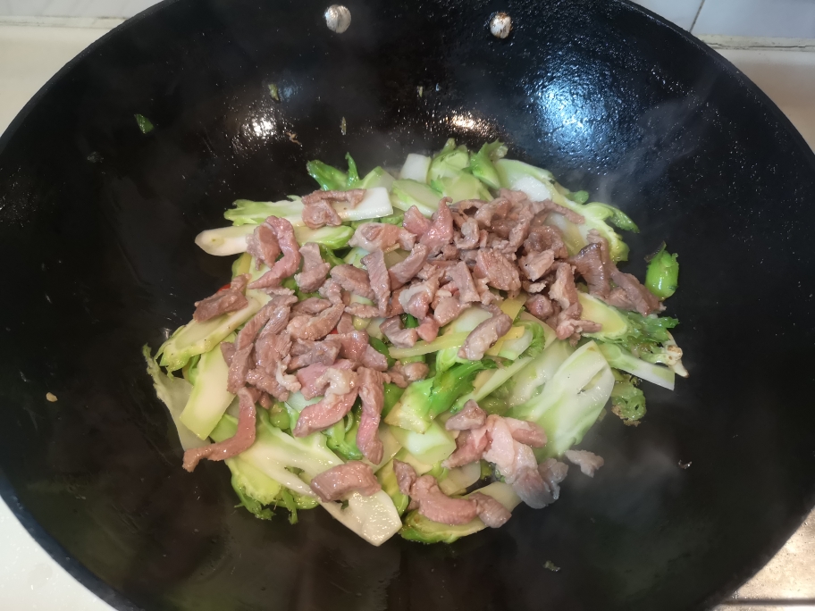 儿菜炒肉的做法 步骤9
