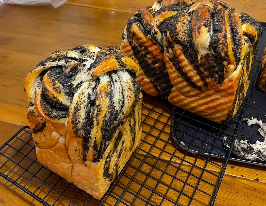 料多多系列--黑芝麻奶酥小吐司
