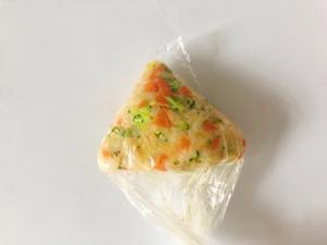 宝宝辅食·鲜虾土豆泥时蔬肉松饭团的做法 步骤7