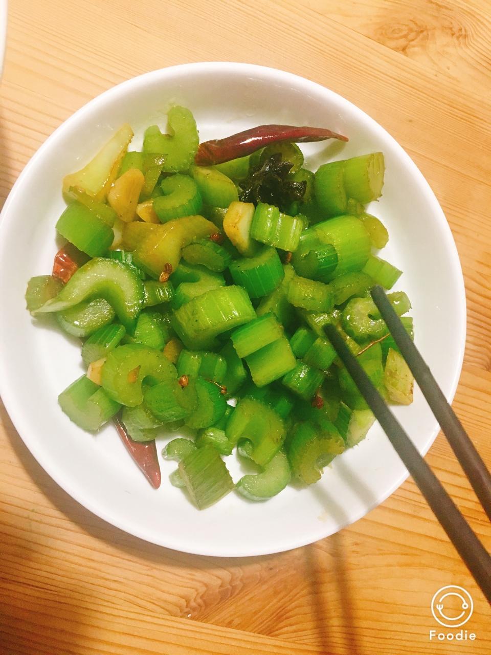 炝炒芹菜