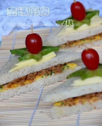 鸡蛋肉松三明治的做法