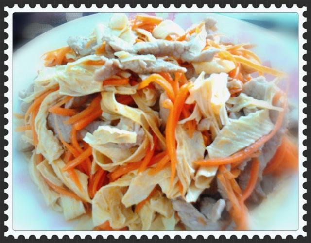 胡萝卜肉丝炒腐竹的做法