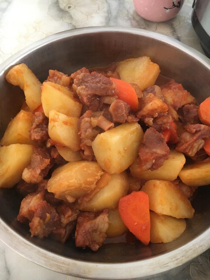 土豆炖牛肉 | 大口吃肉 要来一块嘛？