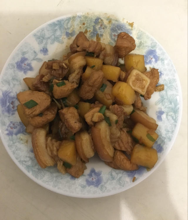 红烧肉炖土豆