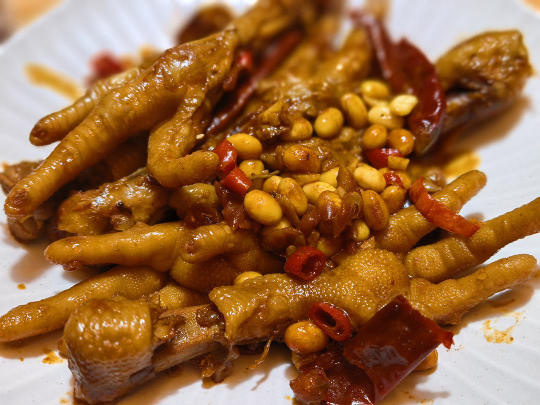 养颜又美味的黄豆焖鸡爪（红烧鸡爪）