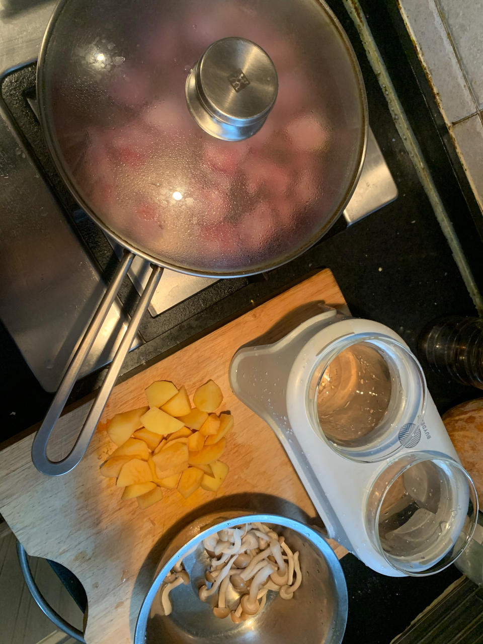 鲜菇土豆排骨汤【10月北鼎蒸炖锅食谱】