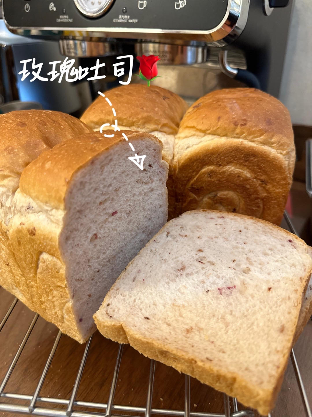 色与香同赋的玫瑰吐司