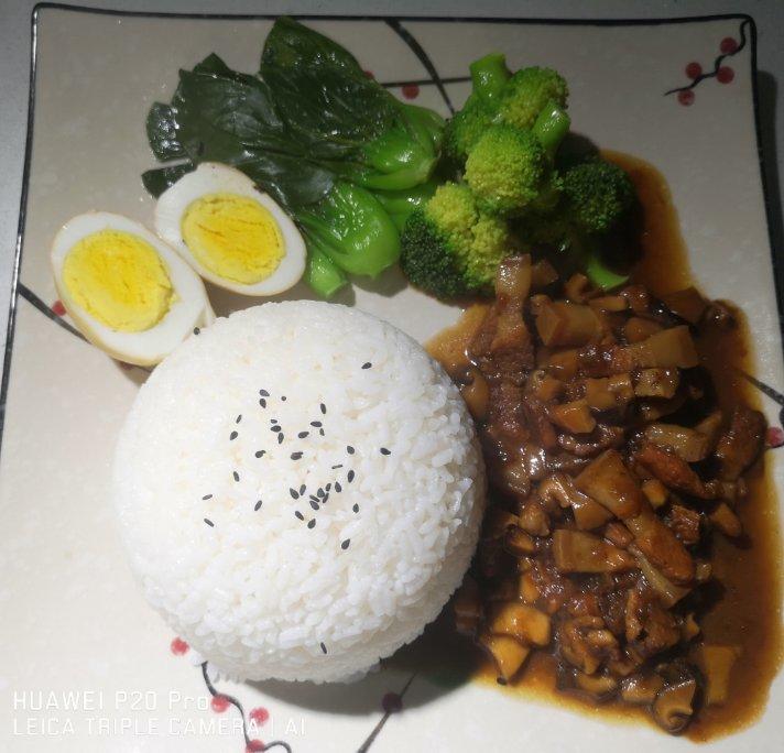 台式卤肉饭