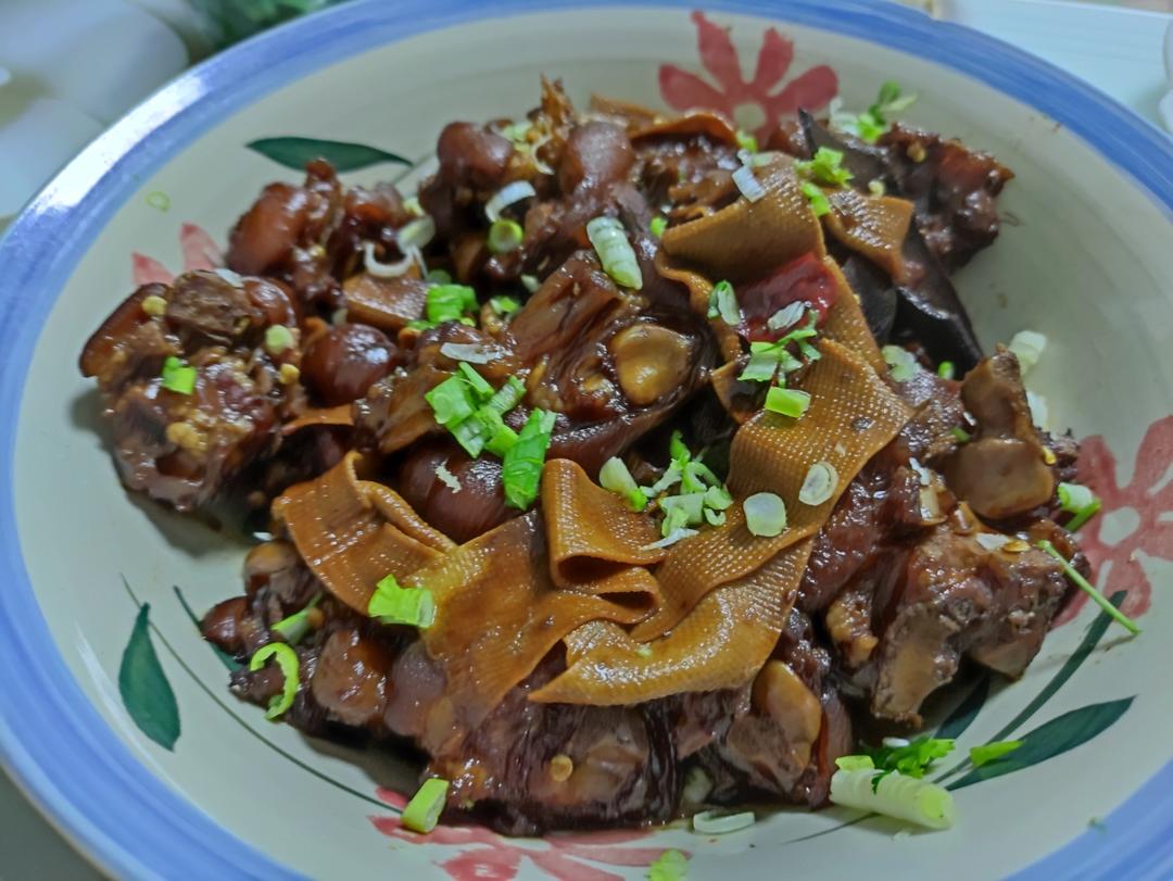 美味的家常菜：红烧猪蹄