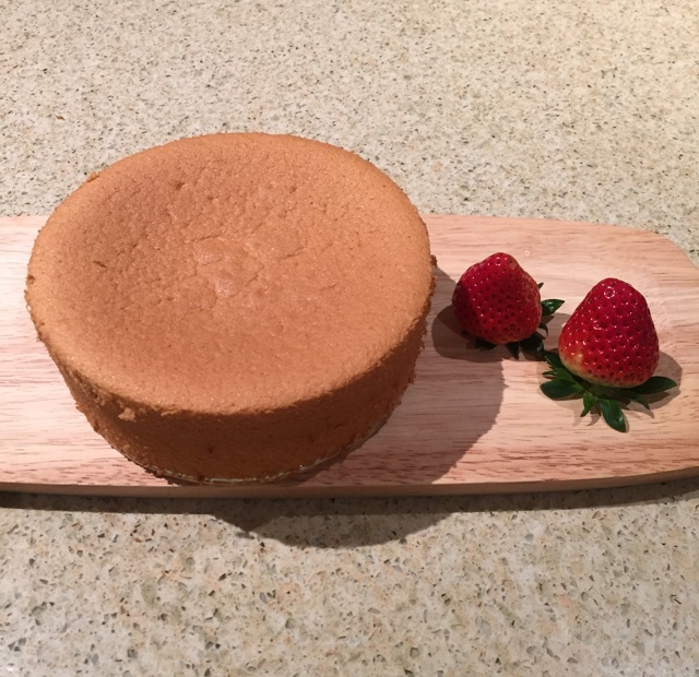 超简单完美戚风蛋糕（6寸2蛋）附打发、翻拌、脱模视频