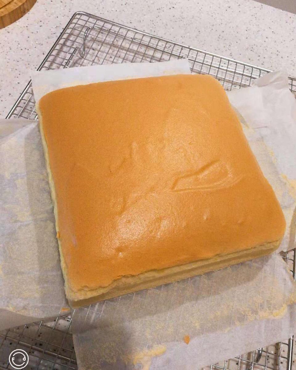 超级无敌好吃的古早蛋糕。