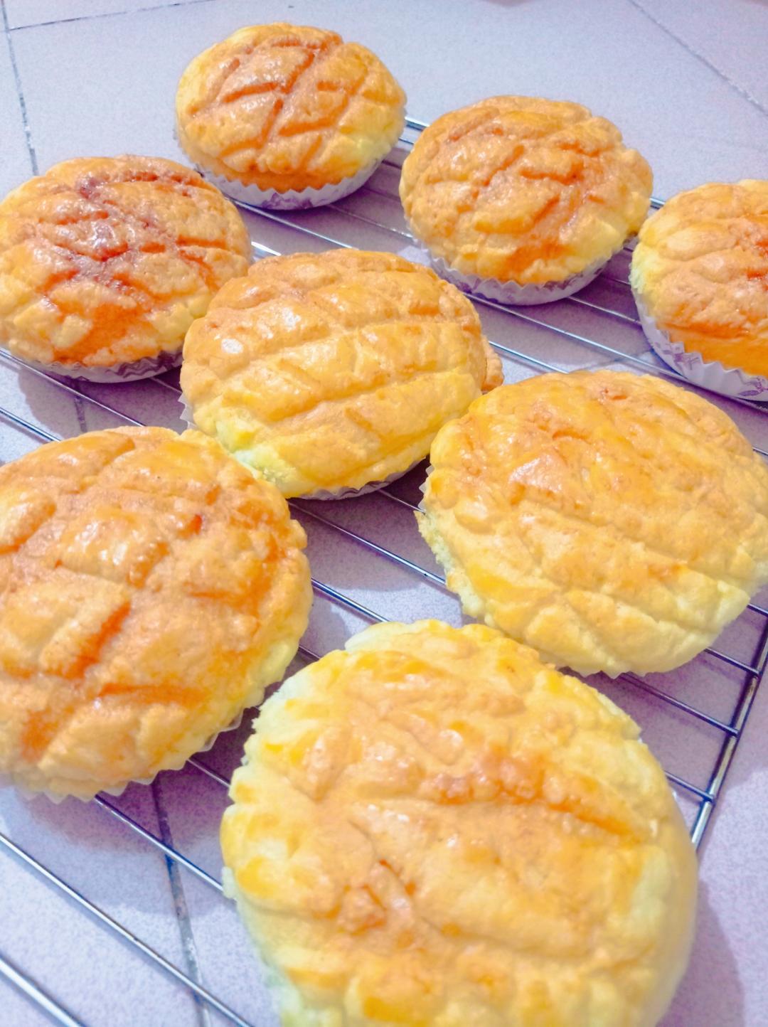 好吃到炸裂的港式菠萝包（附带制作酥皮的小视频）