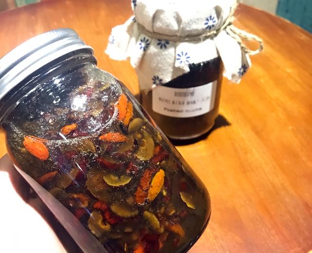 红枣枸杞桂圆蜂蜜茶的做法