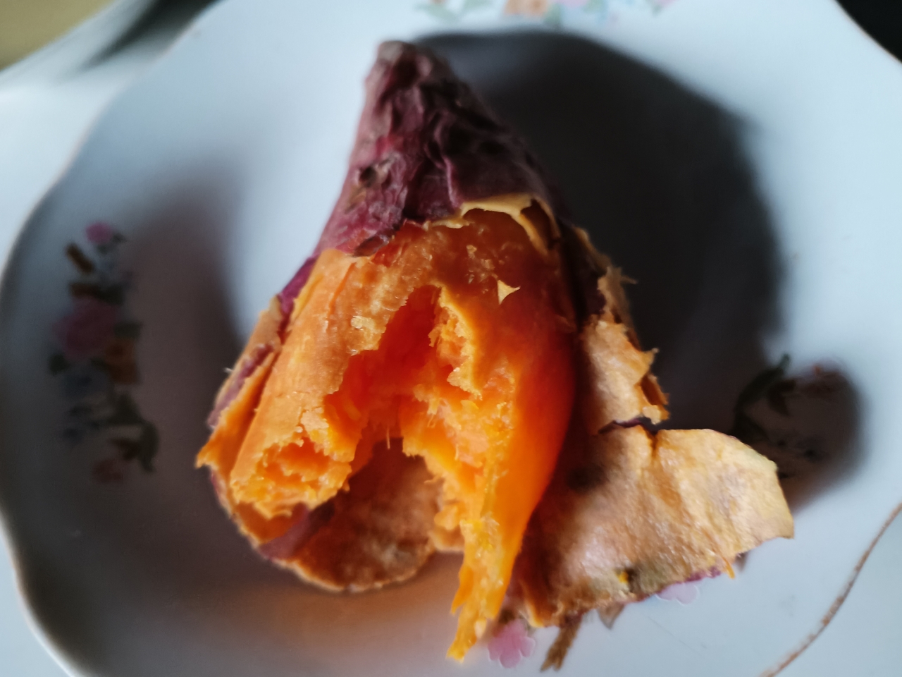 【健康三餐】简单好吃的微波炉烤红薯