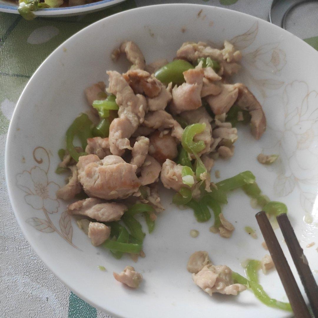 巨好吃的青椒炒鸡胸肉丝，超下饭