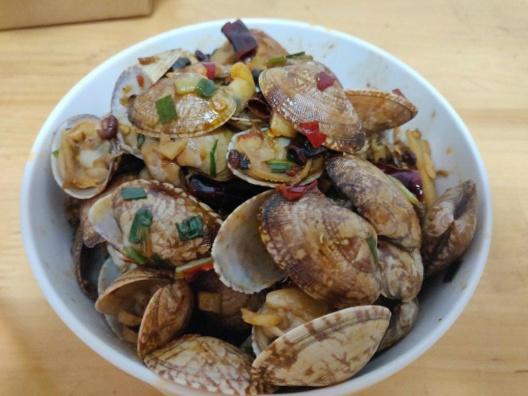 香辣花甲这样炒 鲜香味美看一遍就会