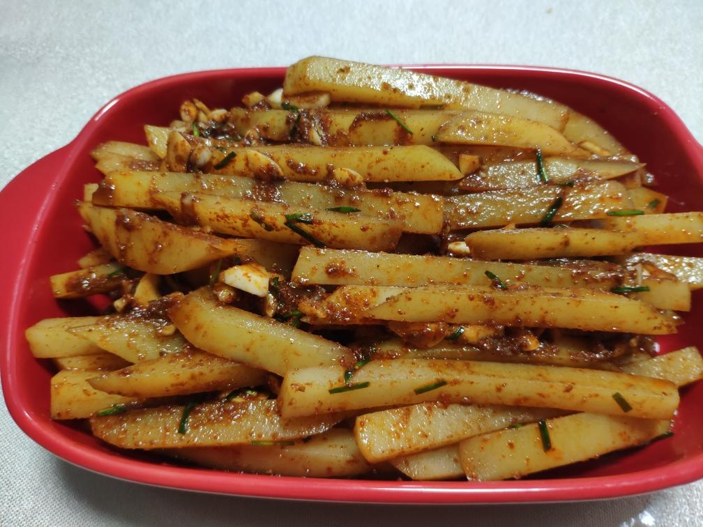 小学校门口的酸辣土豆条